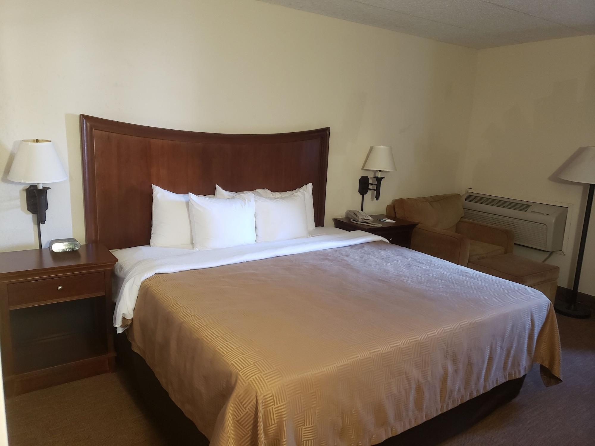 Clarion Inn&Suites Tulsa Extérieur photo