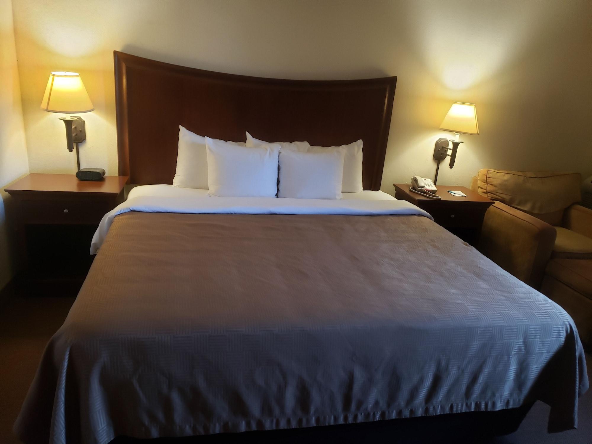 Clarion Inn&Suites Tulsa Extérieur photo