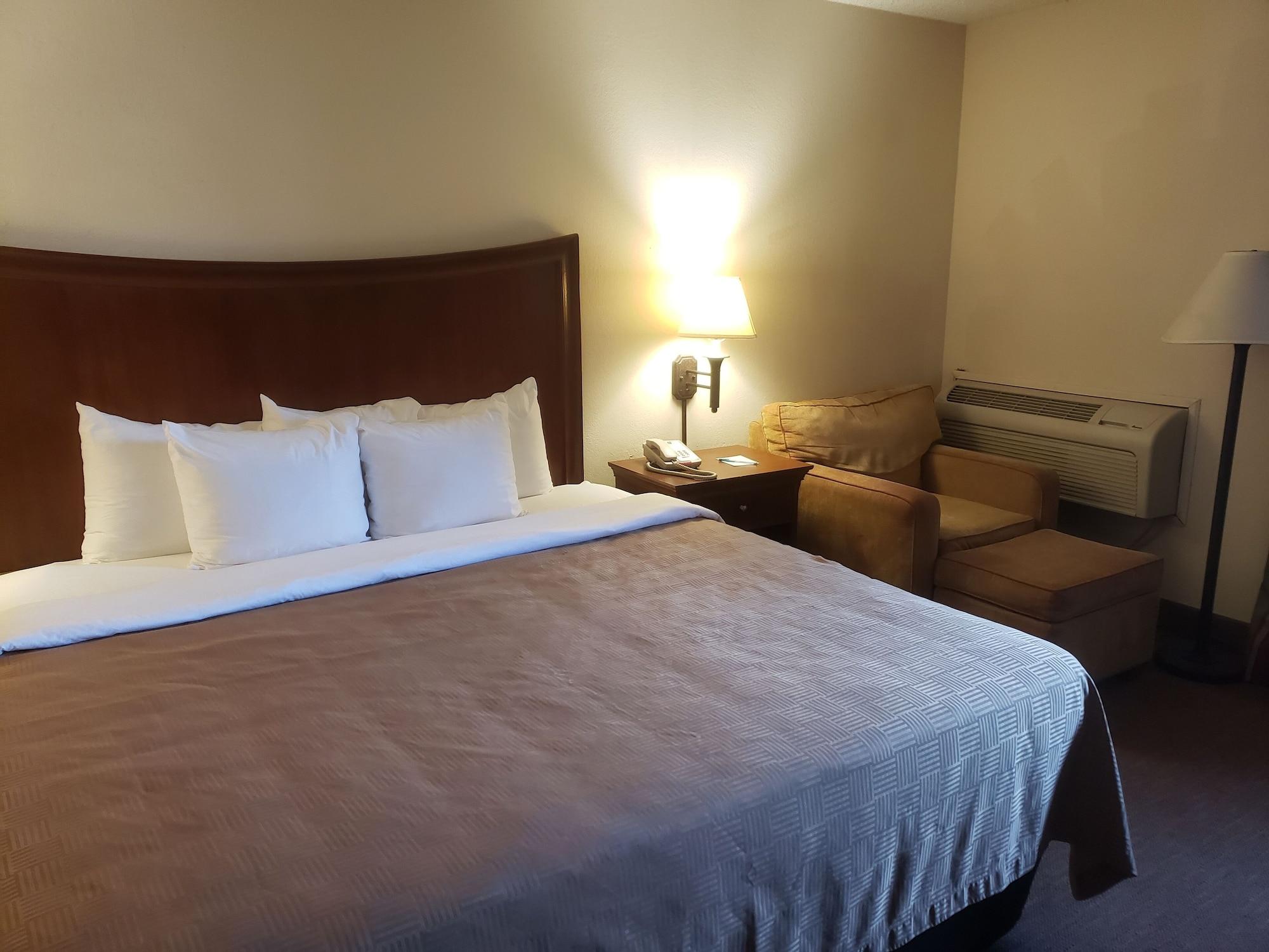 Clarion Inn&Suites Tulsa Extérieur photo