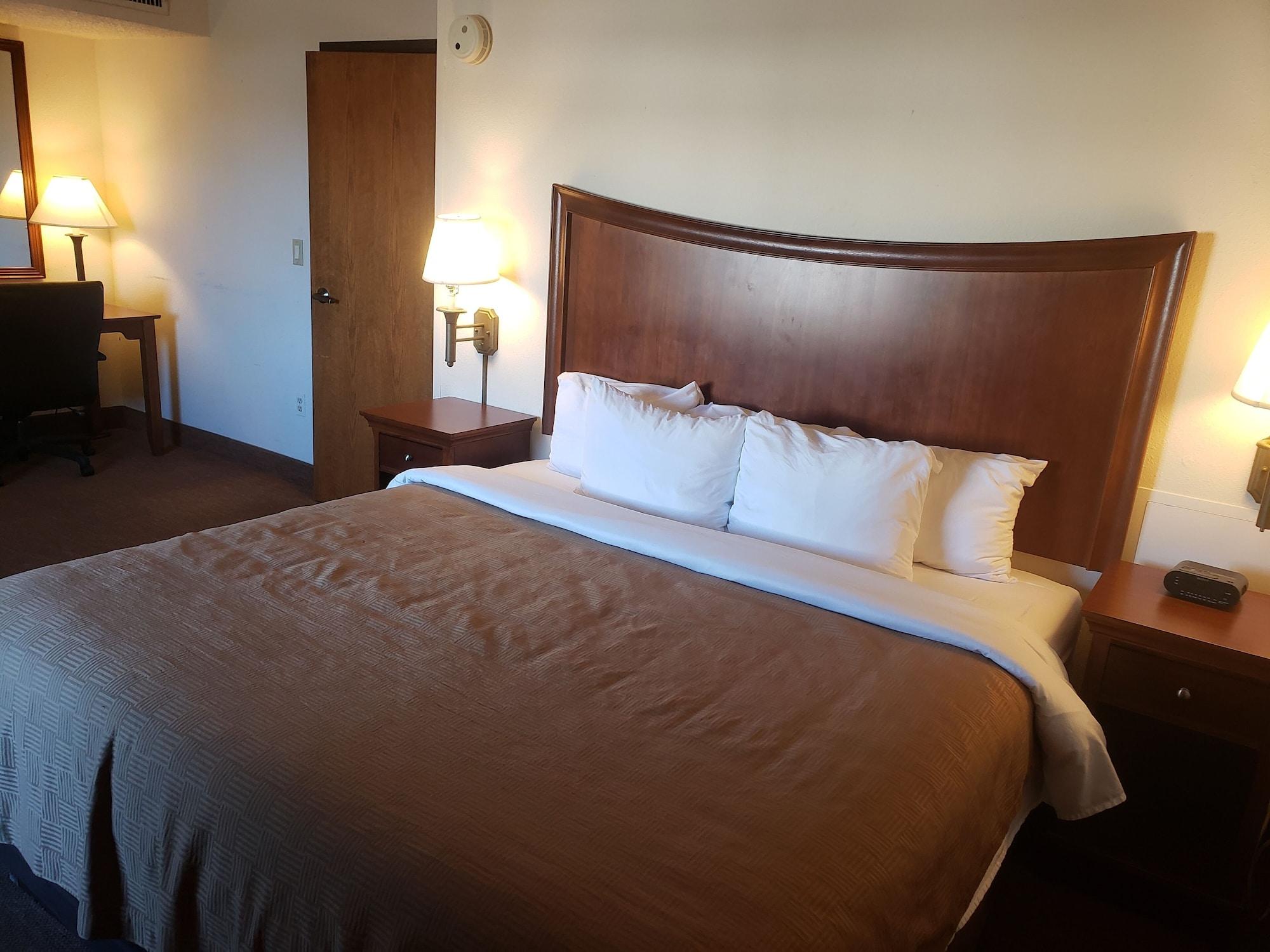 Clarion Inn&Suites Tulsa Extérieur photo