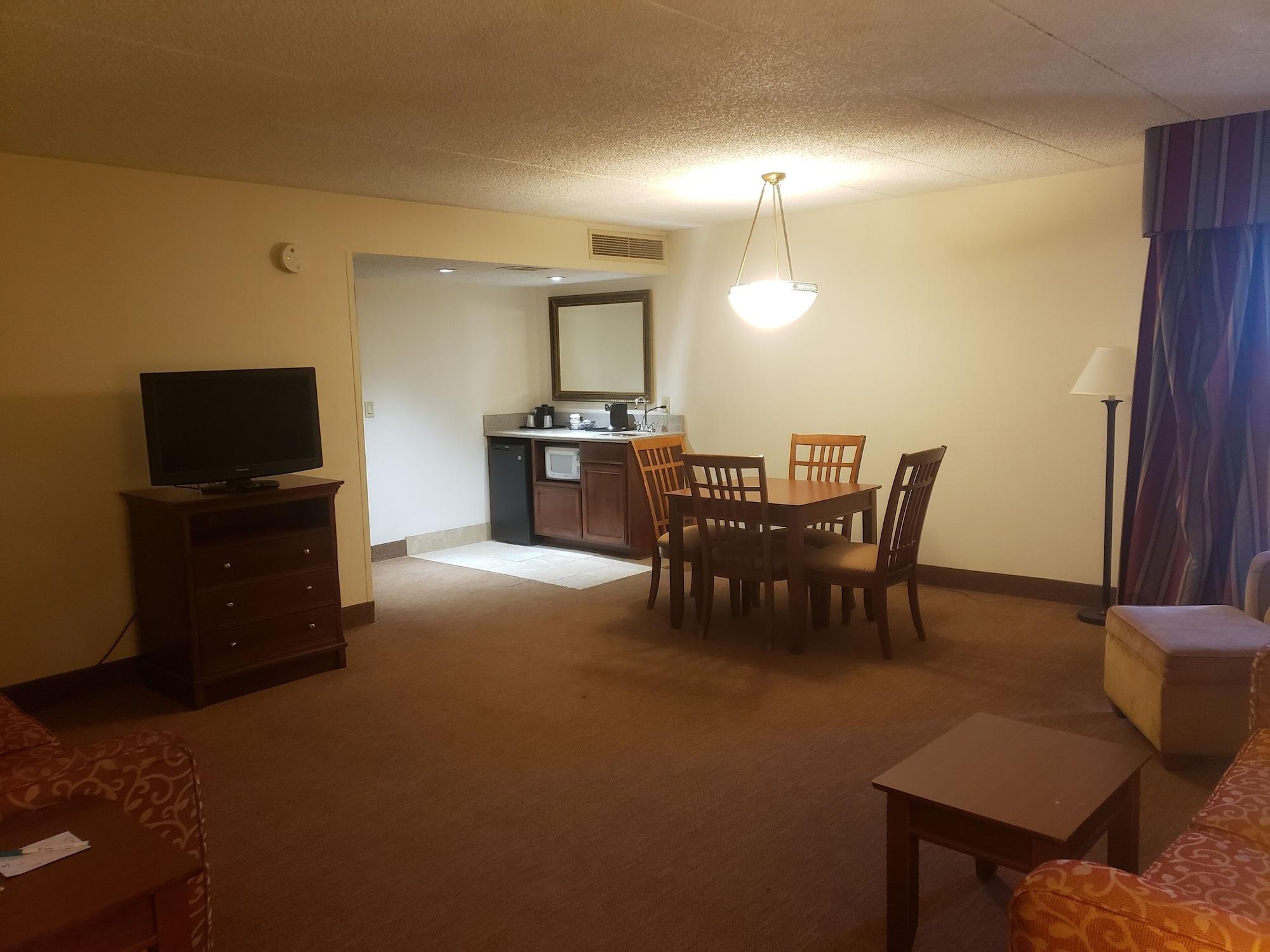 Clarion Inn&Suites Tulsa Extérieur photo
