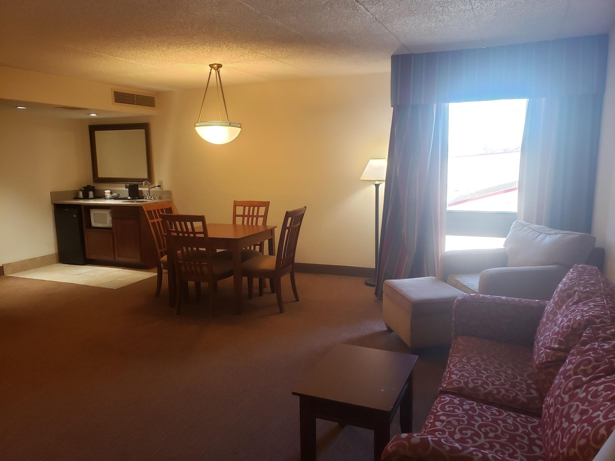 Clarion Inn&Suites Tulsa Extérieur photo