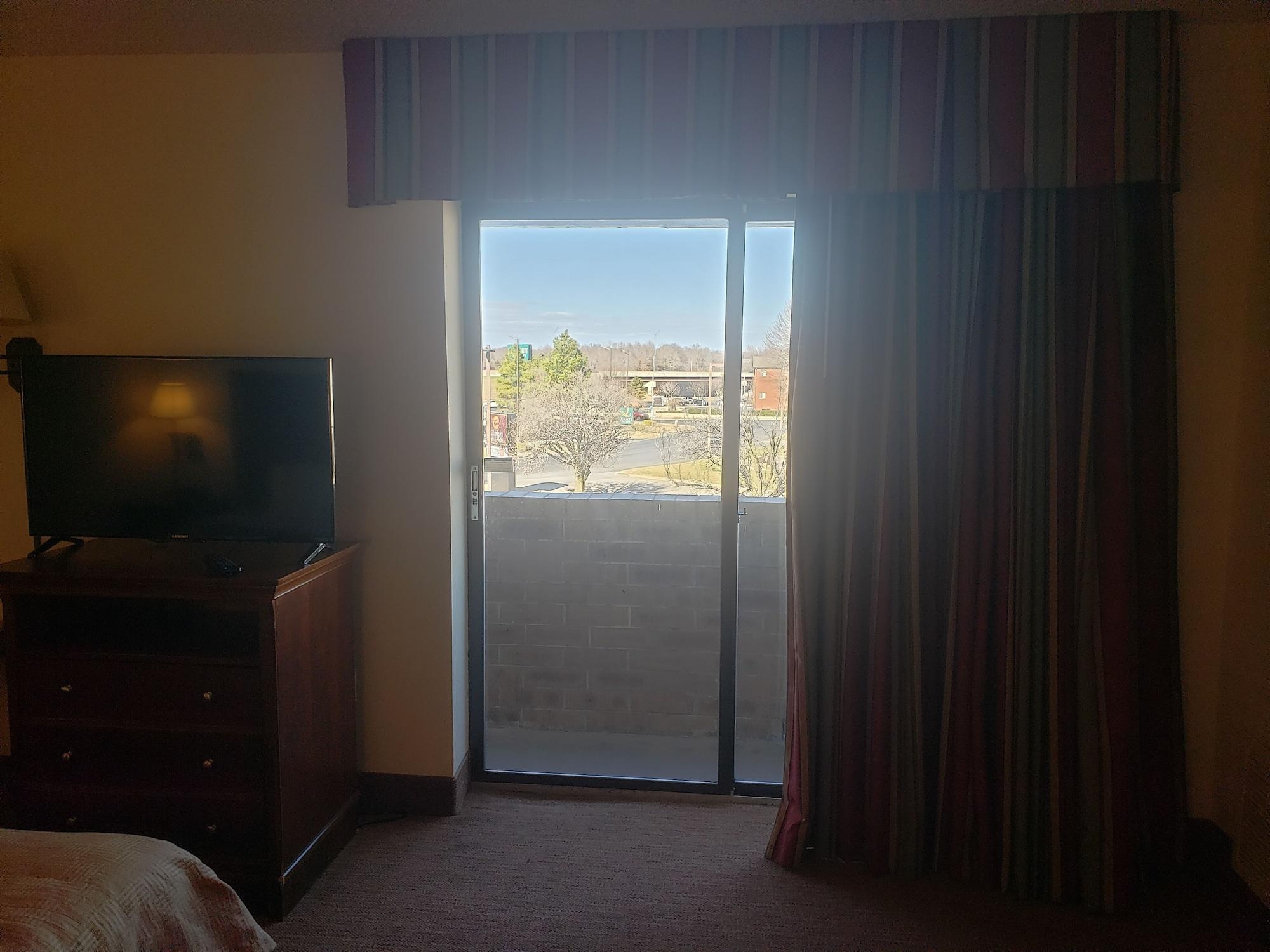 Clarion Inn&Suites Tulsa Extérieur photo