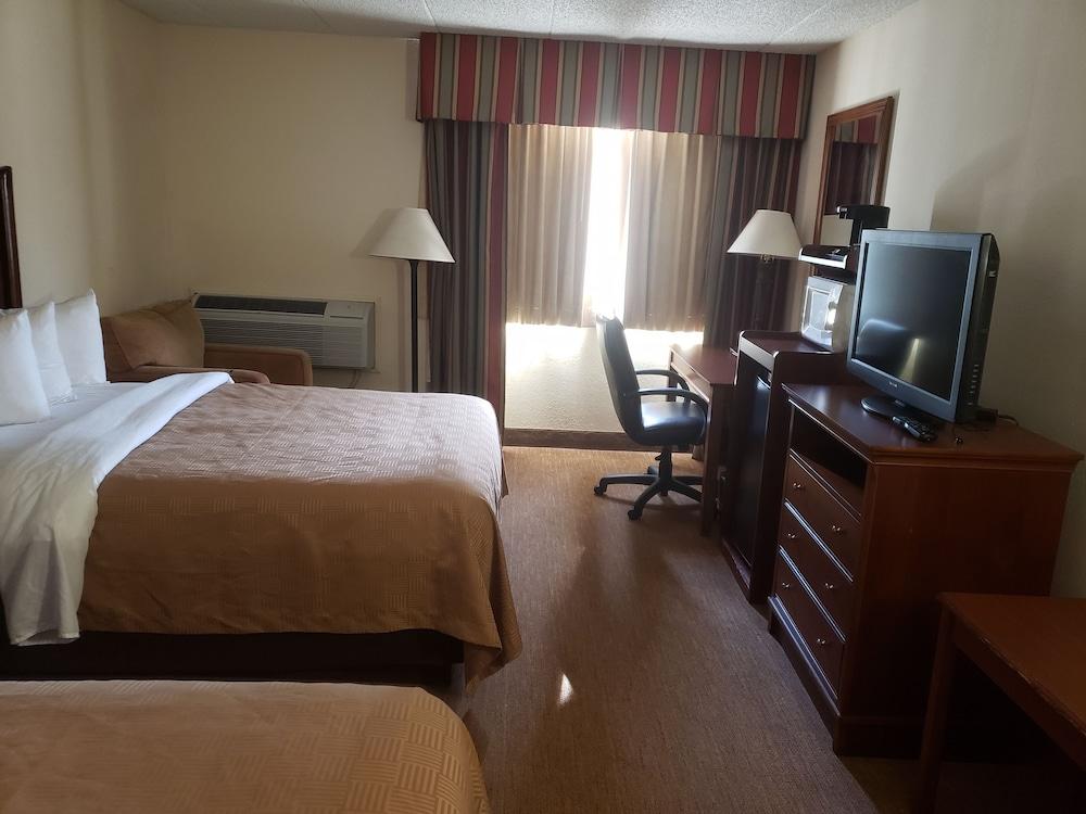 Clarion Inn&Suites Tulsa Extérieur photo