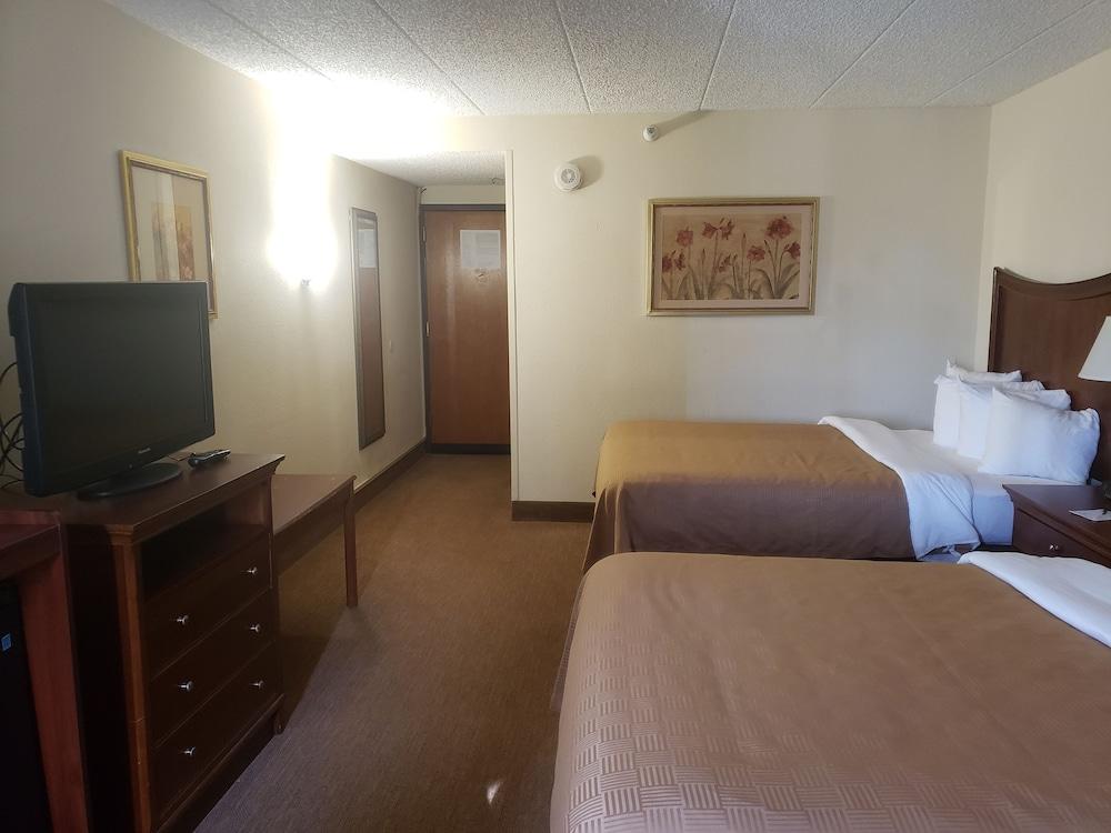 Clarion Inn&Suites Tulsa Extérieur photo