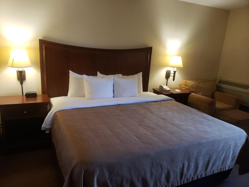Clarion Inn&Suites Tulsa Extérieur photo