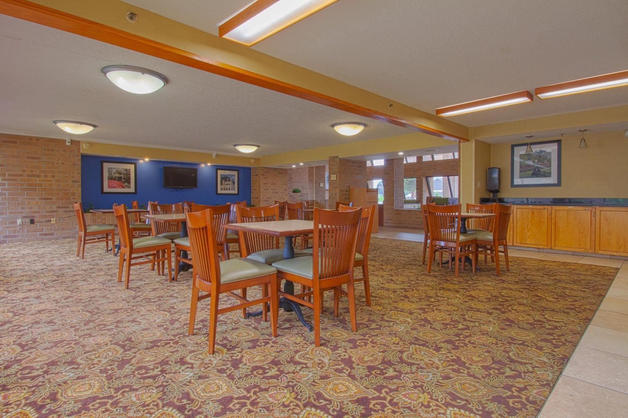 Clarion Inn&Suites Tulsa Extérieur photo