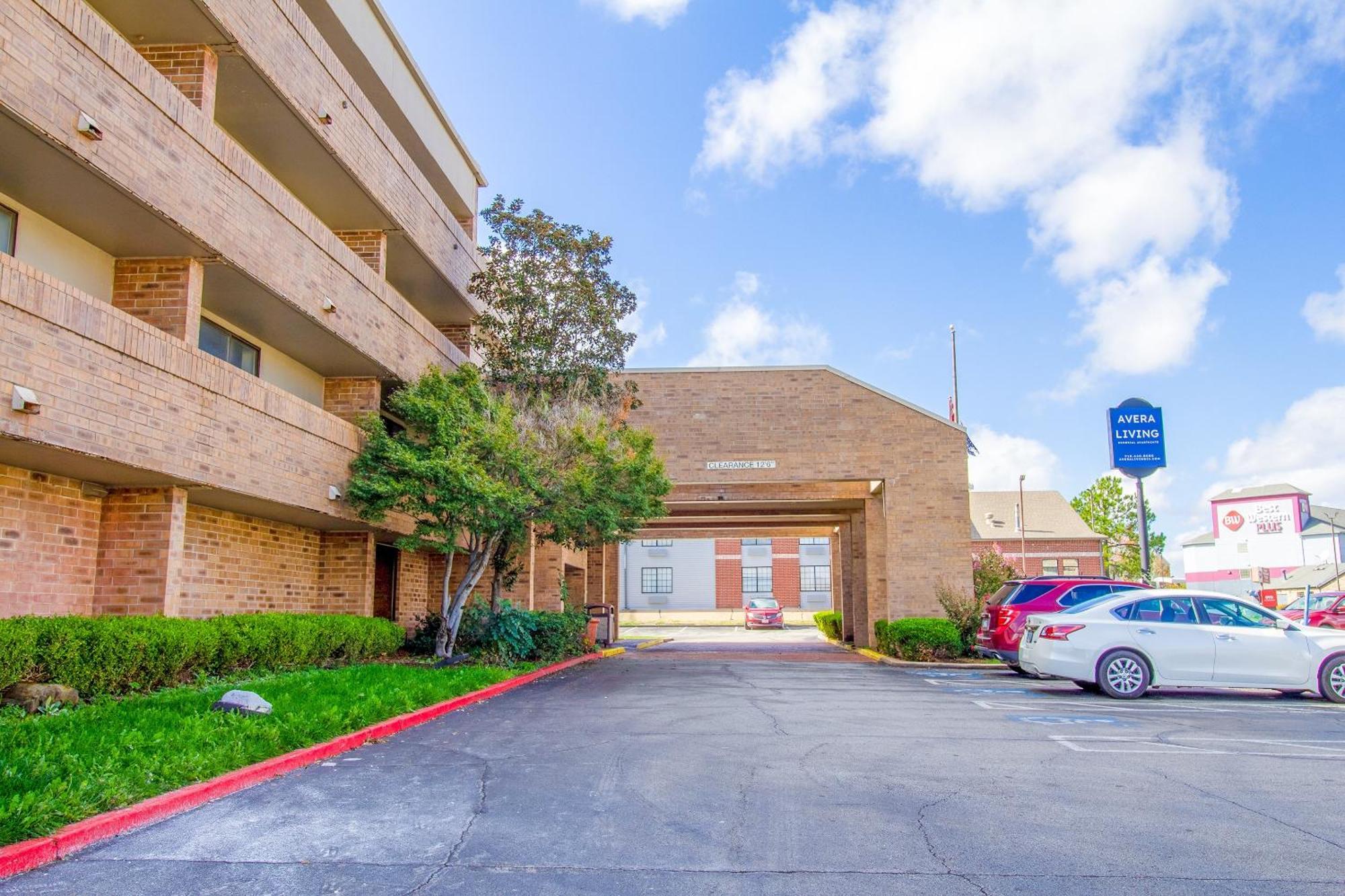 Clarion Inn&Suites Tulsa Extérieur photo