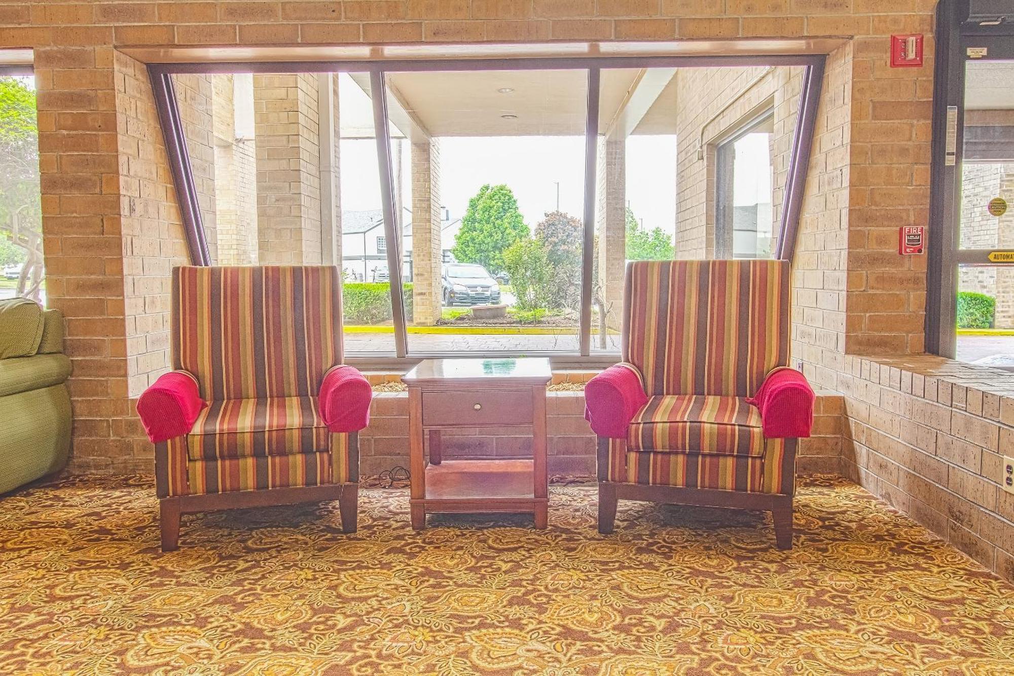 Clarion Inn&Suites Tulsa Extérieur photo
