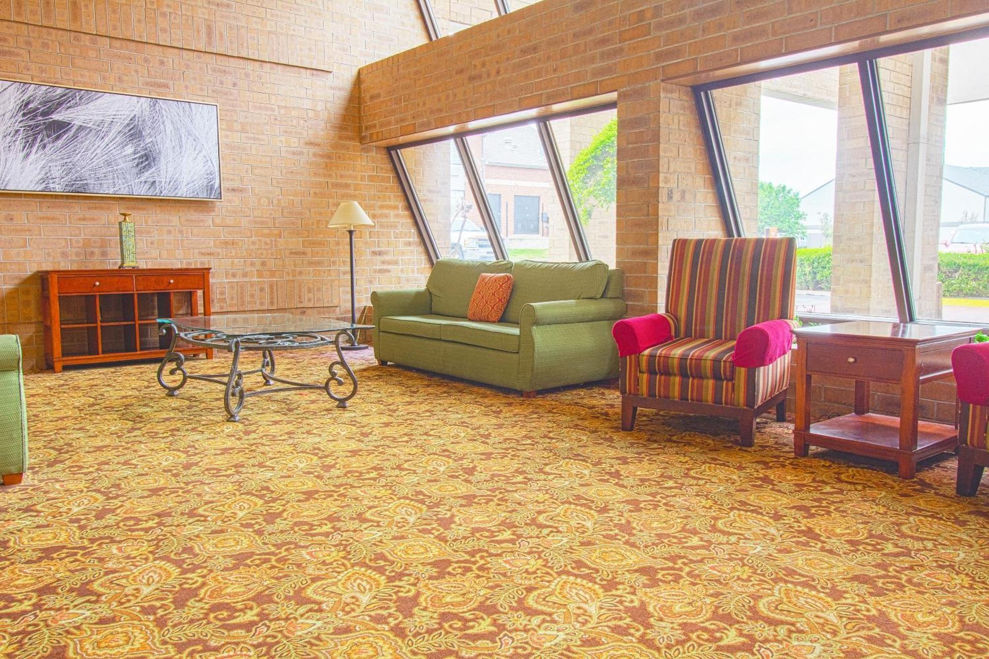 Clarion Inn&Suites Tulsa Extérieur photo
