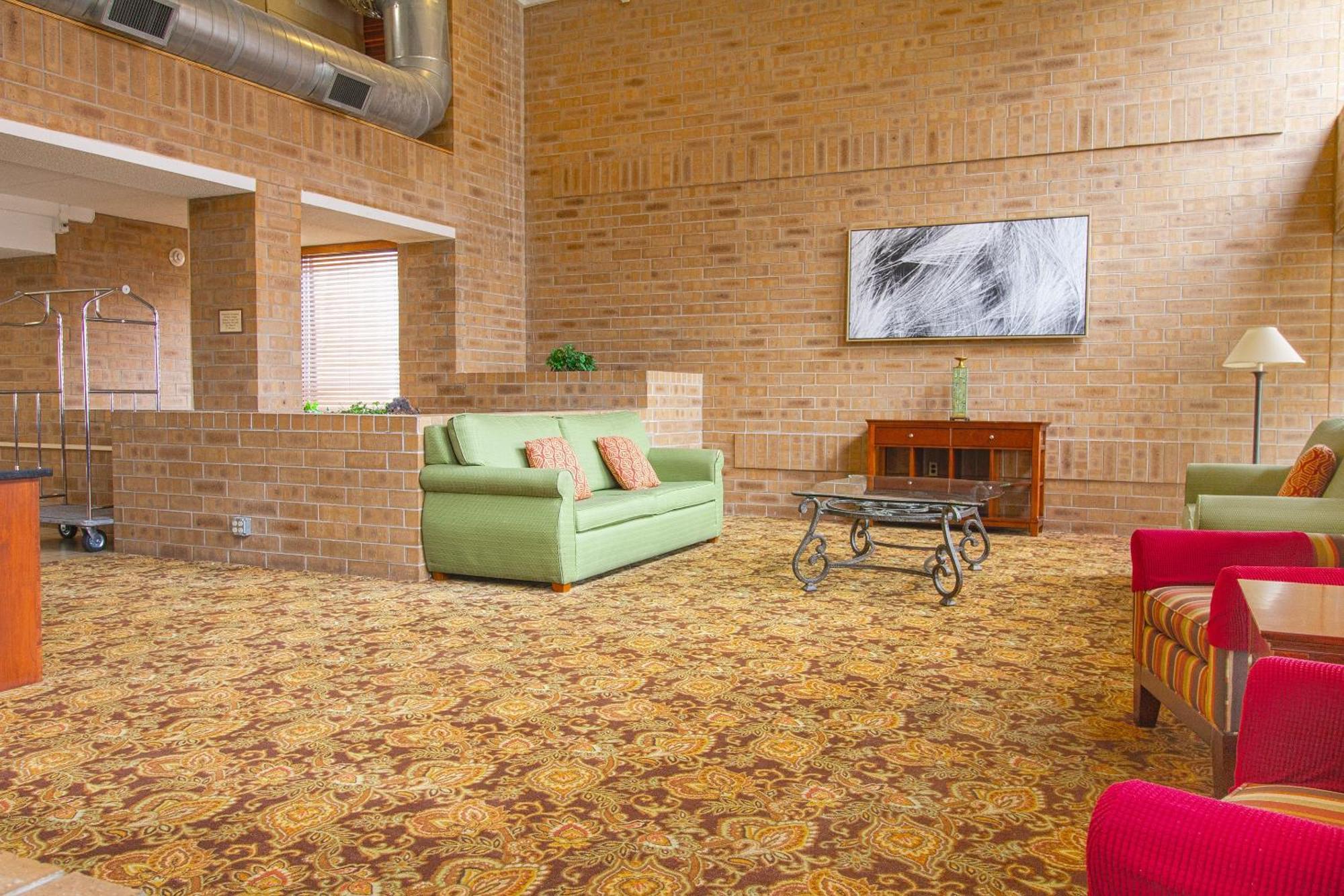 Clarion Inn&Suites Tulsa Extérieur photo