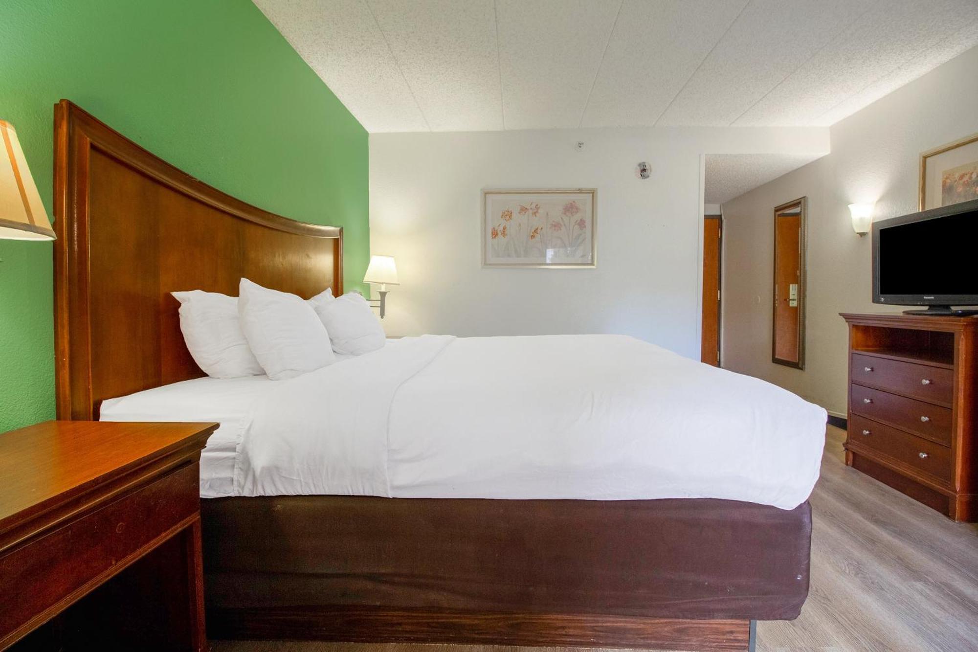 Clarion Inn&Suites Tulsa Extérieur photo