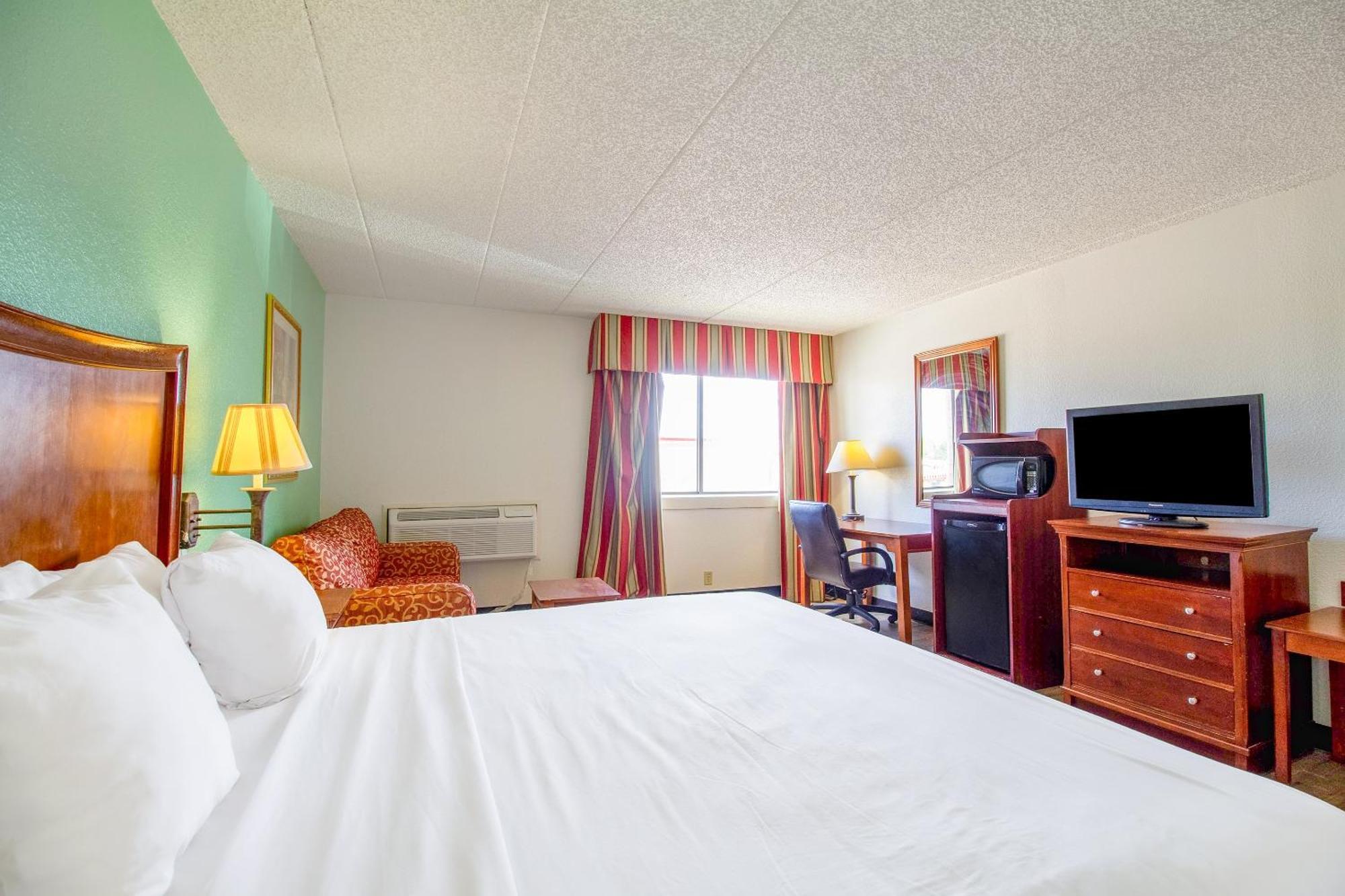 Clarion Inn&Suites Tulsa Extérieur photo