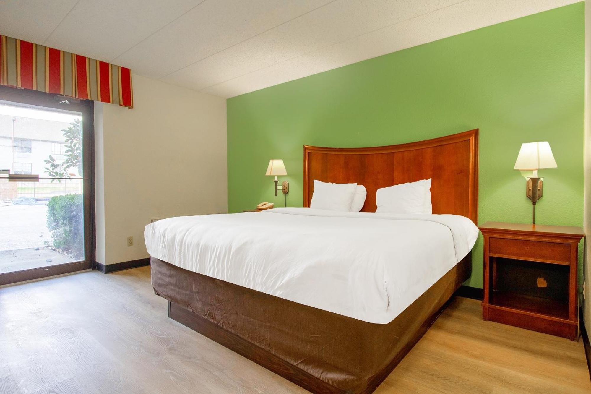 Clarion Inn&Suites Tulsa Extérieur photo
