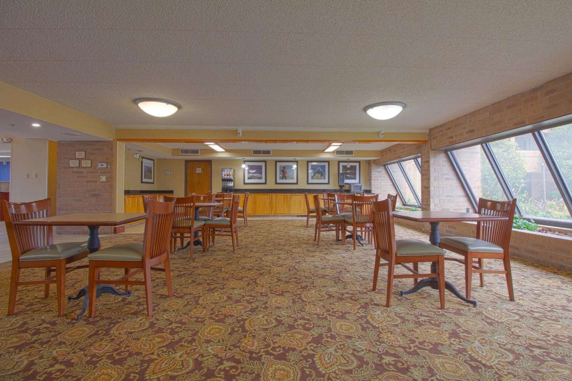 Clarion Inn&Suites Tulsa Extérieur photo