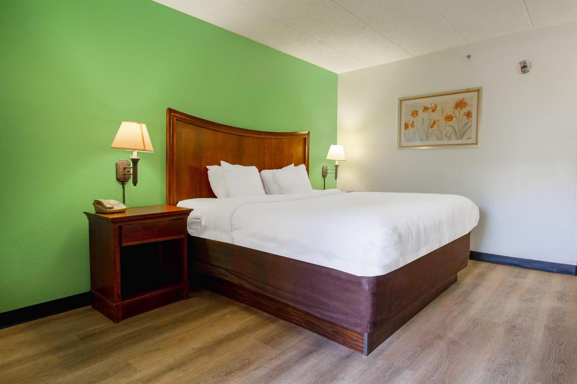 Clarion Inn&Suites Tulsa Extérieur photo