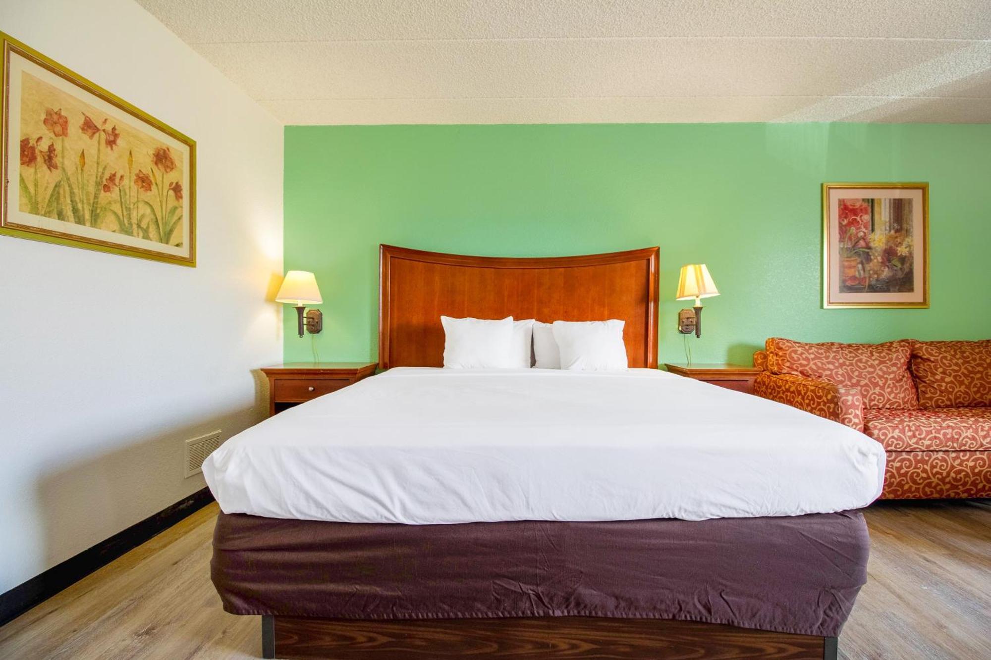 Clarion Inn&Suites Tulsa Extérieur photo
