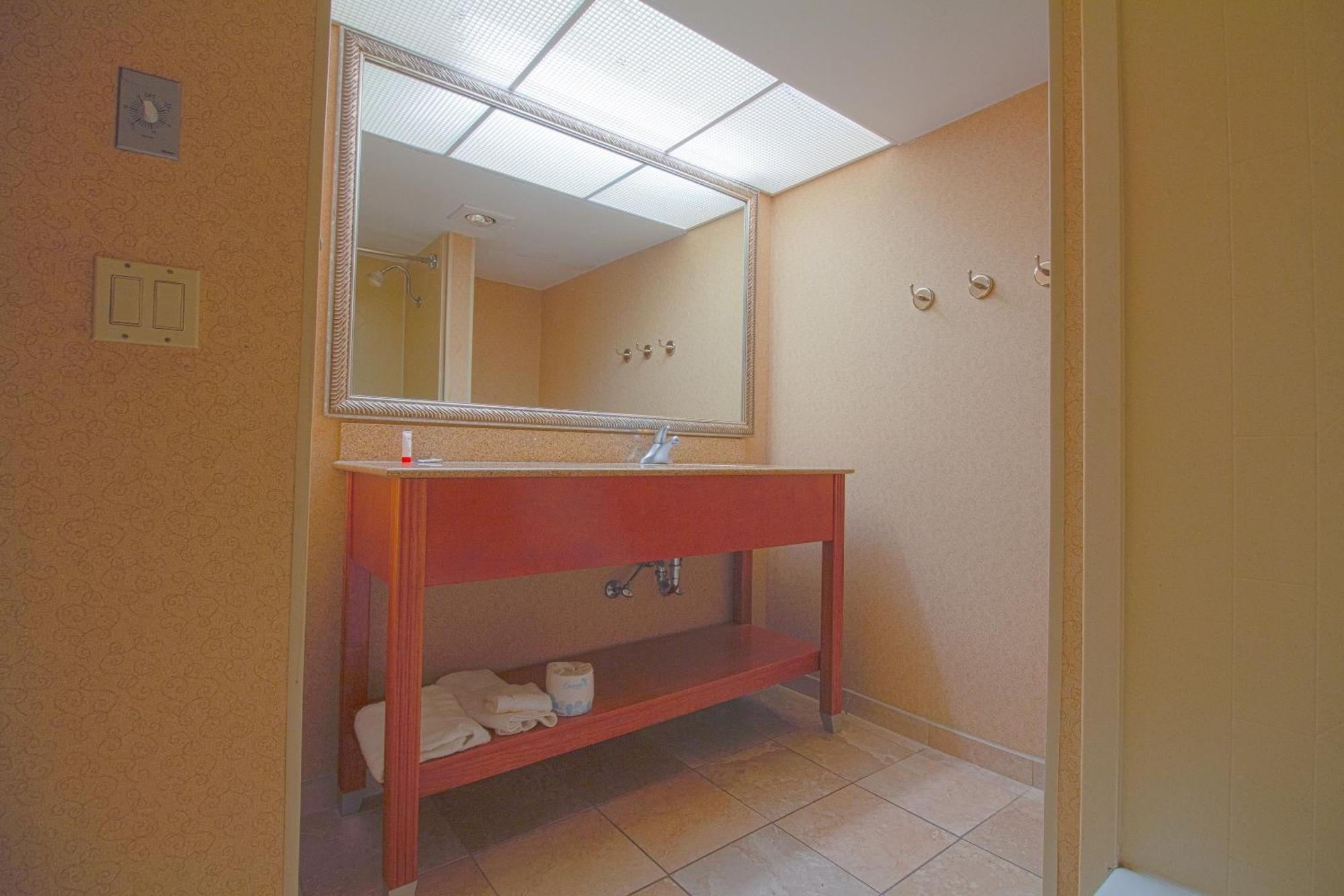 Clarion Inn&Suites Tulsa Extérieur photo