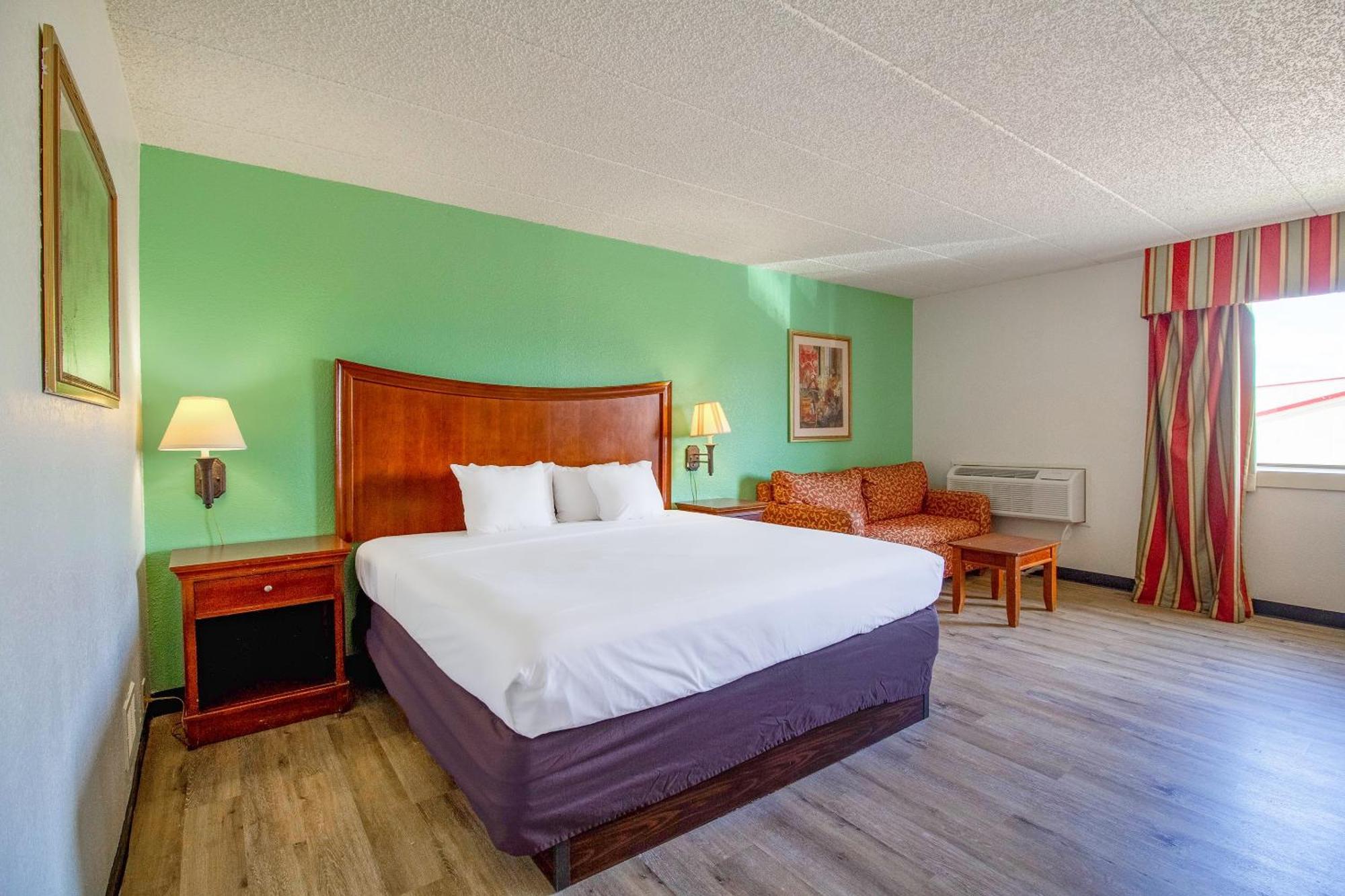 Clarion Inn&Suites Tulsa Extérieur photo